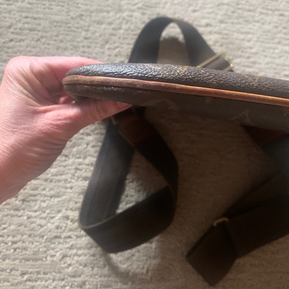 Authentic Louis Vuitton Bosphore cross body - Picture 7 of 7